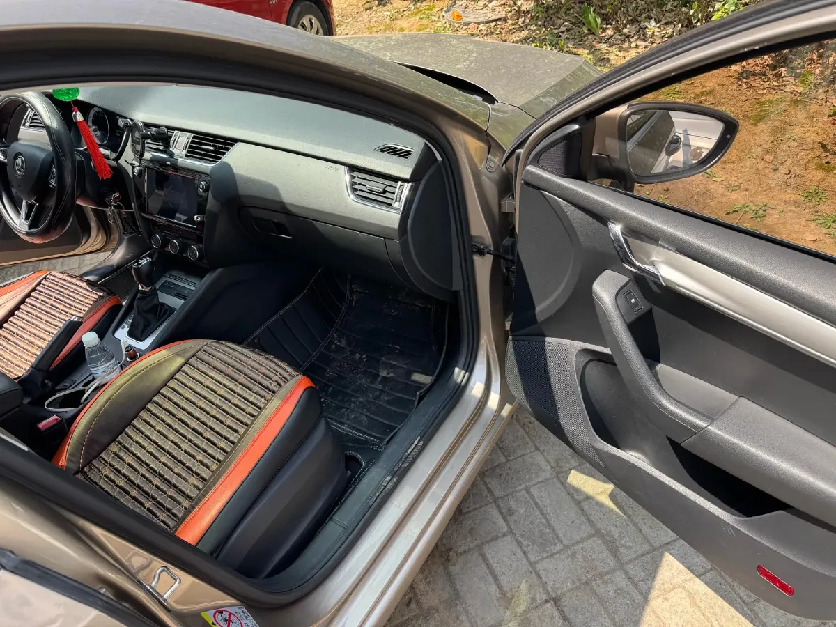 2019 Skoda Octavia 1.5L 116HP L4 6AT,autocango,china used car exporter,china ev exporter,chinese used car exporter,chinese used ev exporter