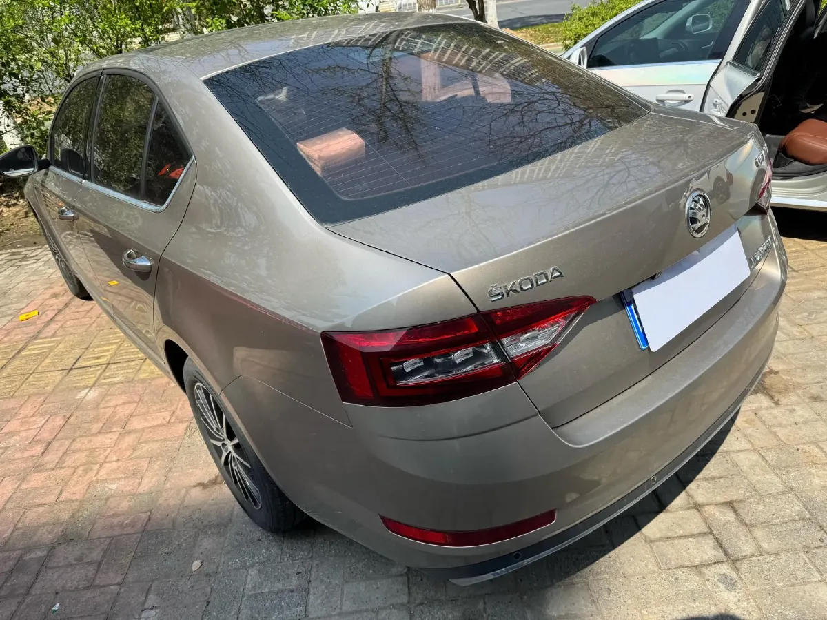 2019 Skoda Octavia 1.5L 116HP L4 6AT,autocango,china used car exporter,china ev exporter,chinese used car exporter,chinese used ev exporter