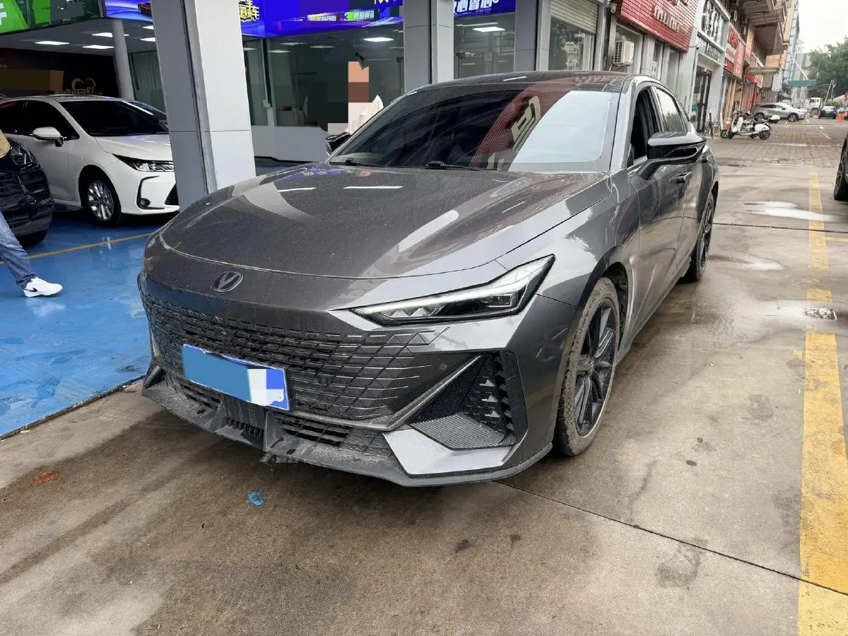 2022 ChangAn UNI-V 1.5T 188HP L4 7DCT,autocango,china used car exporter,china ev exporter,chinese used car exporter,chinese used ev exporter