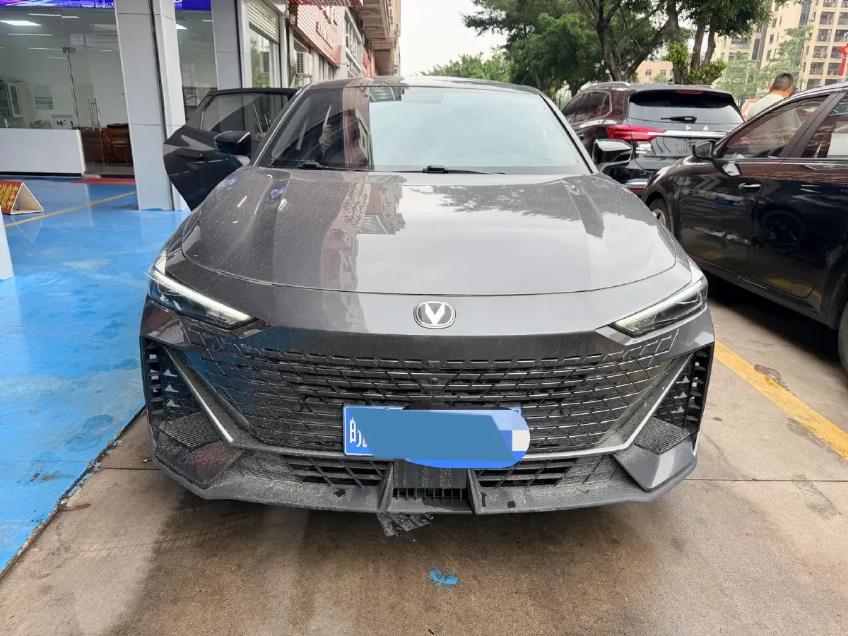 2022 ChangAn UNI-V 1.5T 188HP L4 7DCT,autocango,china used car exporter,china ev exporter,chinese used car exporter,chinese used ev exporter