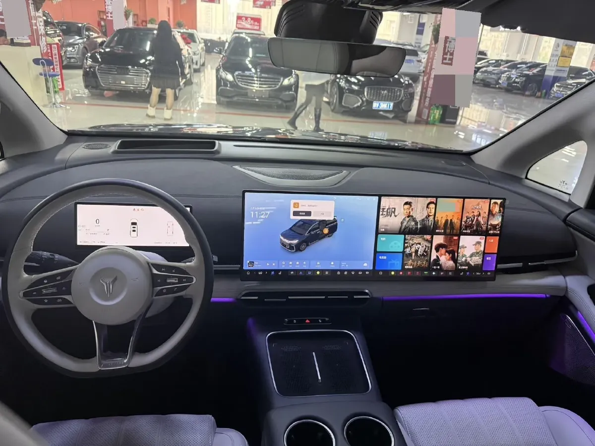 2025 Voyah Dream 1.5T 150HP L4 PHEV 41.7KWH,autocango,china used car exporter,china ev exporter,chinese used car exporter,chinese used ev exporter