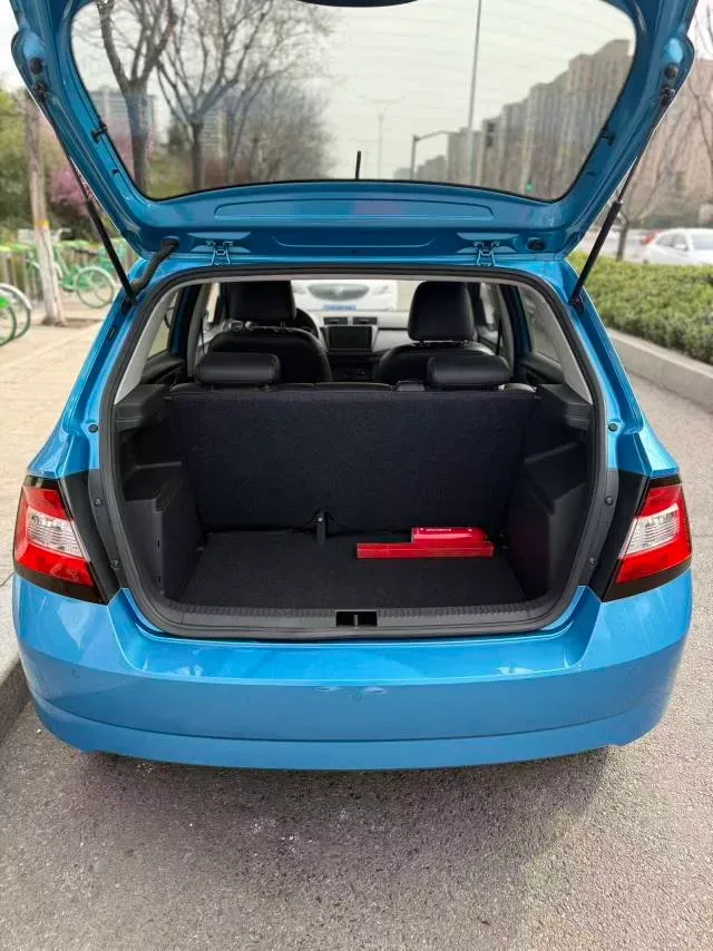 2017 Skoda Fabia 1.4L 90HP L4 6AT,autocango,china used car exporter,china ev exporter,chinese used car exporter,chinese used ev exporter