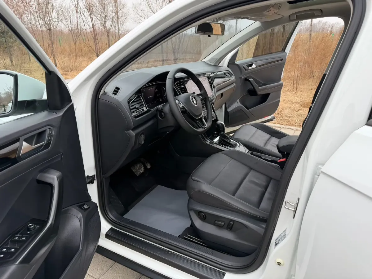 2022 Volkswagen T-Roc 1.4T 150HP L4 7DCT,autocango,china used car exporter,china ev exporter,chinese used car exporter,chinese used ev exporter