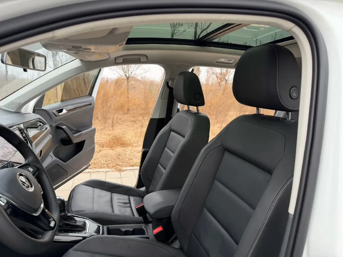 2022 Volkswagen T-Roc 1.4T 150HP L4 7DCT,autocango,china used car exporter,china ev exporter,chinese used car exporter,chinese used ev exporter