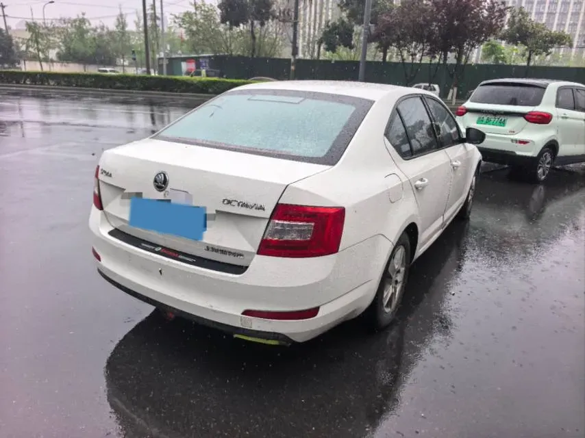 2017 Skoda Octavia 1.6L 110HP L4 5MT,autocango,china used car exporter,china ev exporter,chinese used car exporter,chinese used ev exporter