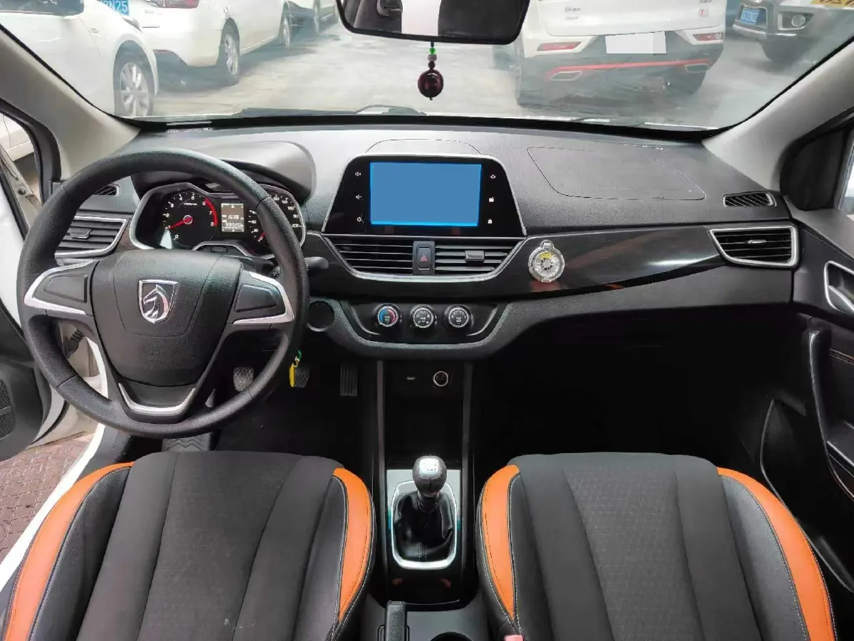 2017 BaoJun 310 1.5L 112HP L4 6MT,autocango,china used car exporter,china ev exporter,chinese used car exporter,chinese used ev exporter