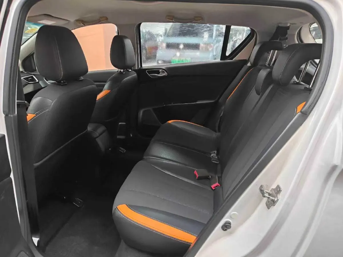 2017 BaoJun 310 1.5L 112HP L4 6MT,autocango,china used car exporter,china ev exporter,chinese used car exporter,chinese used ev exporter