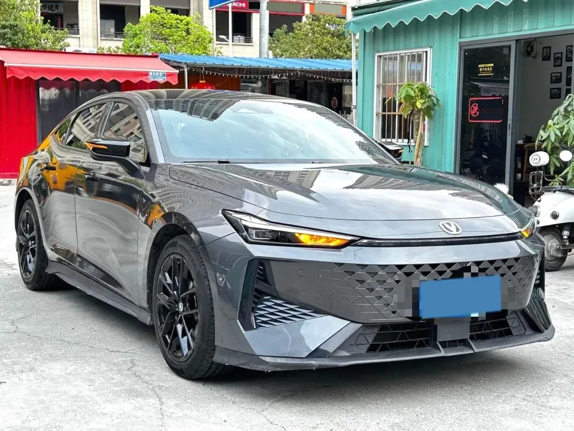 2024 ChangAn UNI-V 1.5T 188HP L4 7DCT,autocango,china used car exporter,china ev exporter,chinese used car exporter,chinese used ev exporter