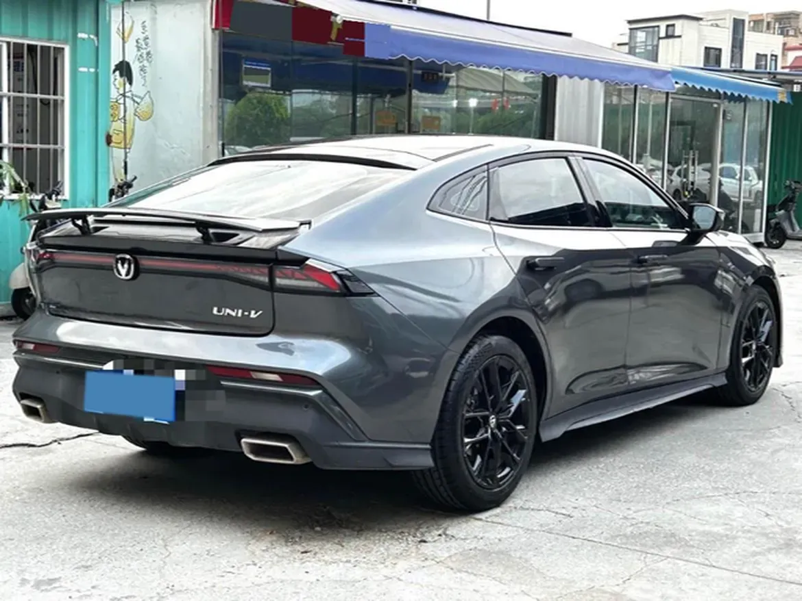 2024 ChangAn UNI-V 1.5T 188HP L4 7DCT,autocango,china used car exporter,china ev exporter,chinese used car exporter,chinese used ev exporter