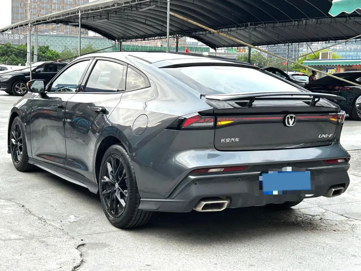 2024 ChangAn UNI-V 1.5T 188HP L4 7DCT,autocango,china used car exporter,china ev exporter,chinese used car exporter,chinese used ev exporter