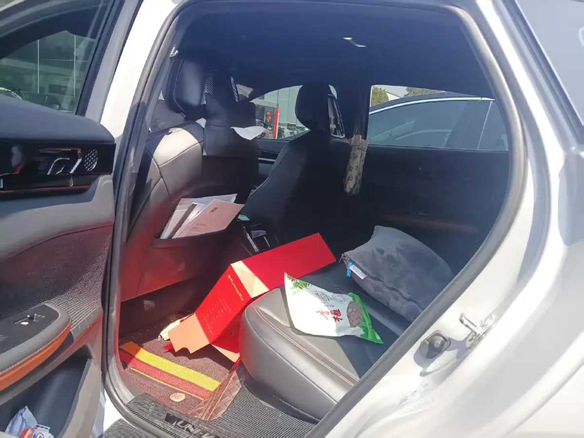 2023 ChangAn UNI-V iDD 1.5T 170HP L4 6TCT PHEV 18.4KWH,autocango,china used car exporter,china ev exporter,chinese used car exporter,chinese used ev exporter