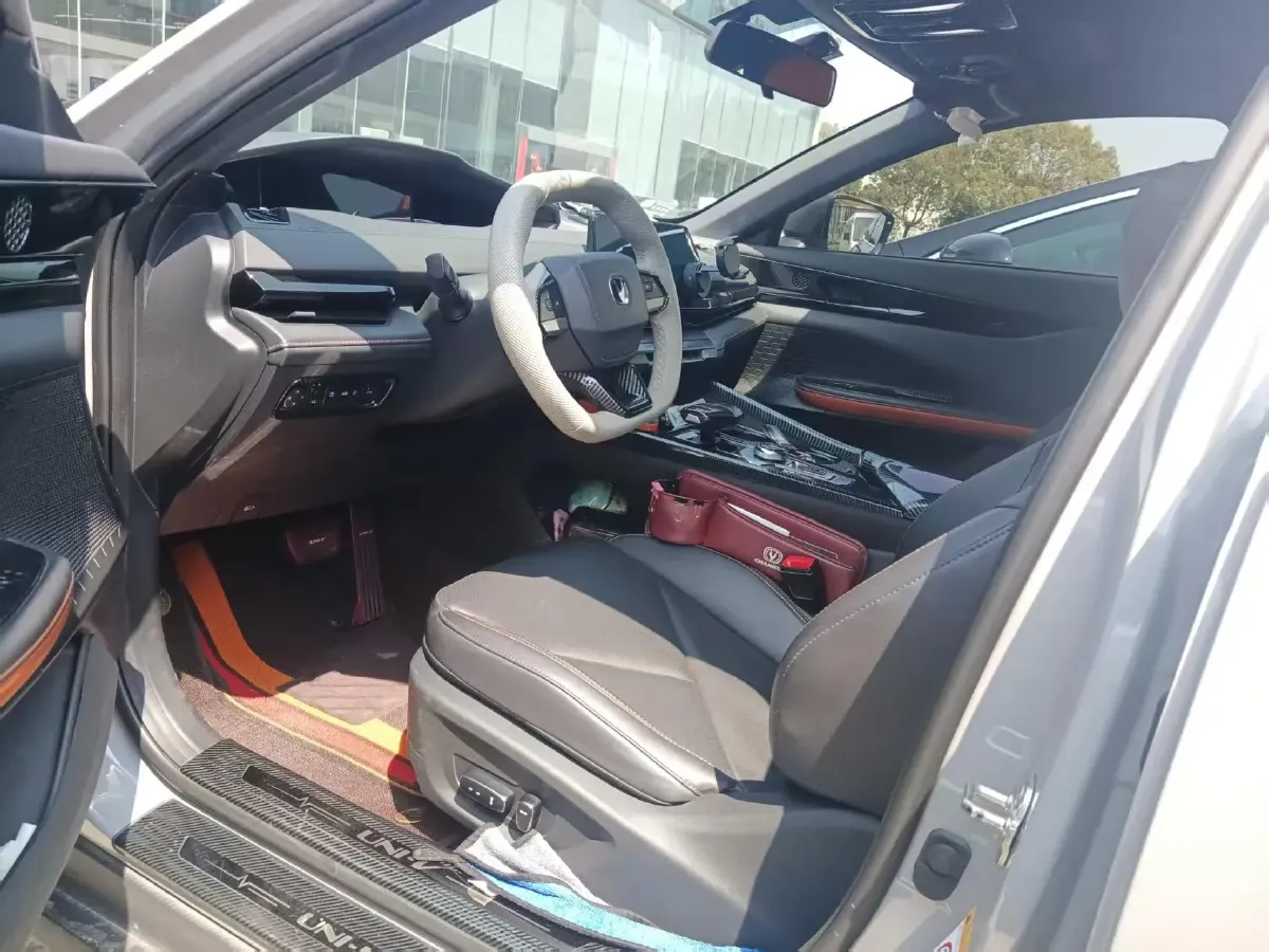 2023 ChangAn UNI-V iDD 1.5T 170HP L4 6TCT PHEV 18.4KWH,autocango,china used car exporter,china ev exporter,chinese used car exporter,chinese used ev exporter