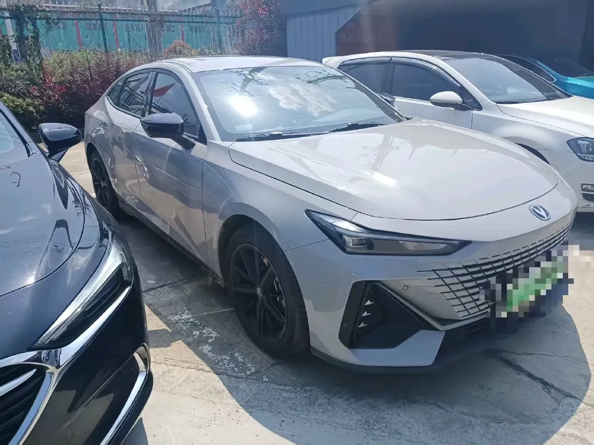 2023 ChangAn UNI-V iDD 1.5T 170HP L4 6TCT PHEV 18.4KWH,autocango,china used car exporter,china ev exporter,chinese used car exporter,chinese used ev exporter