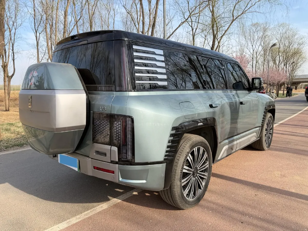 2023 YangWang U8 2.0T 272HP L4 REEV 49.05KWH,autocango,china used car exporter,china ev exporter,chinese used car exporter,chinese used ev exporter