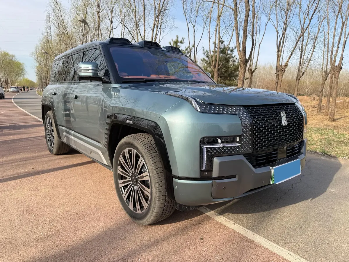 2023 YangWang U8 2.0T 272HP L4 REEV 49.05KWH,autocango,china used car exporter,china ev exporter,chinese used car exporter,chinese used ev exporter