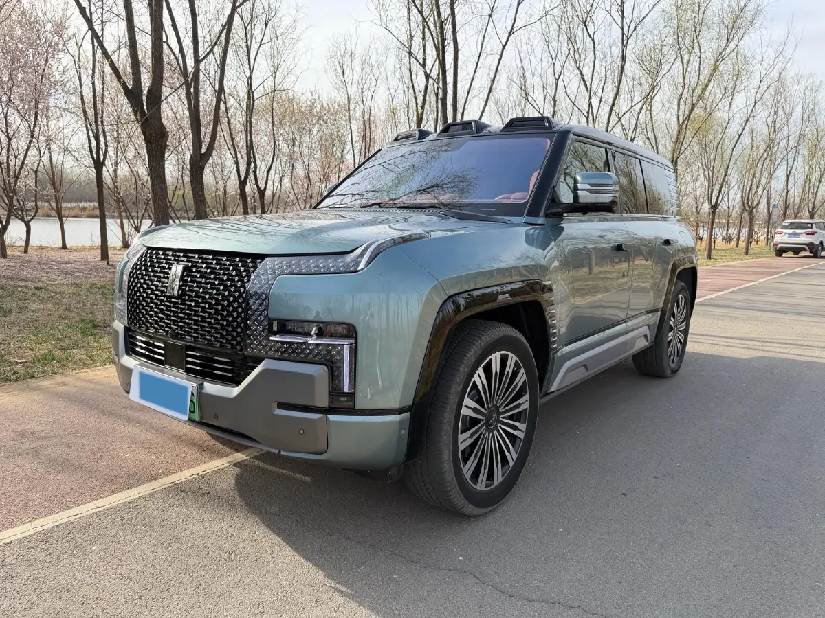 2023 YangWang U8 2.0T 272HP L4 REEV 49.05KWH,autocango,china used car exporter,china ev exporter,chinese used car exporter,chinese used ev exporter