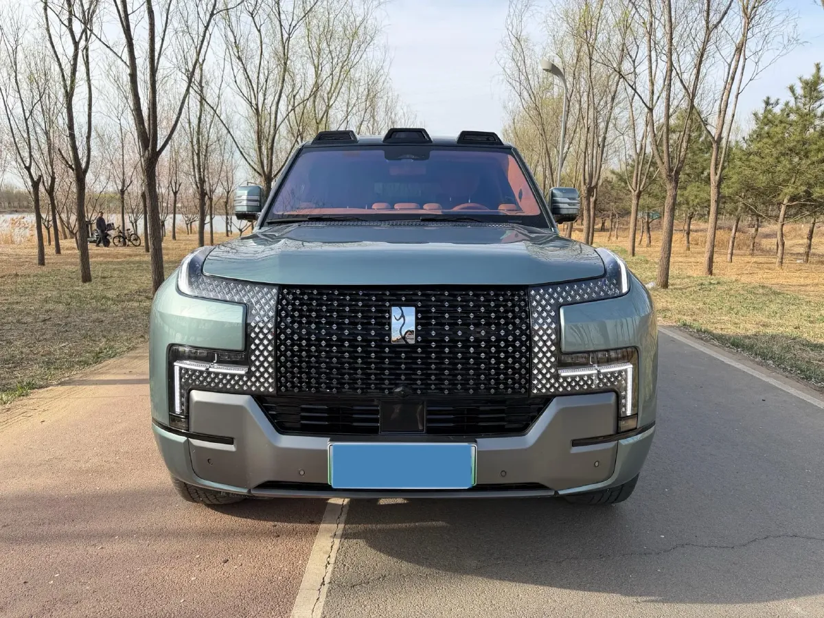 2023 YangWang U8 2.0T 272HP L4 REEV 49.05KWH,autocango,china used car exporter,china ev exporter,chinese used car exporter,chinese used ev exporter