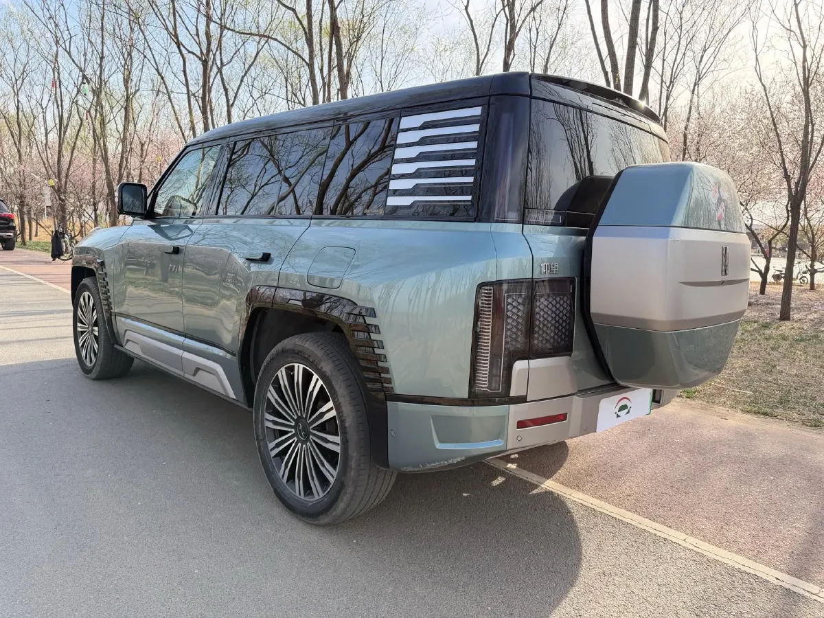 2023 YangWang U8 2.0T 272HP L4 REEV 49.05KWH,autocango,china used car exporter,china ev exporter,chinese used car exporter,chinese used ev exporter