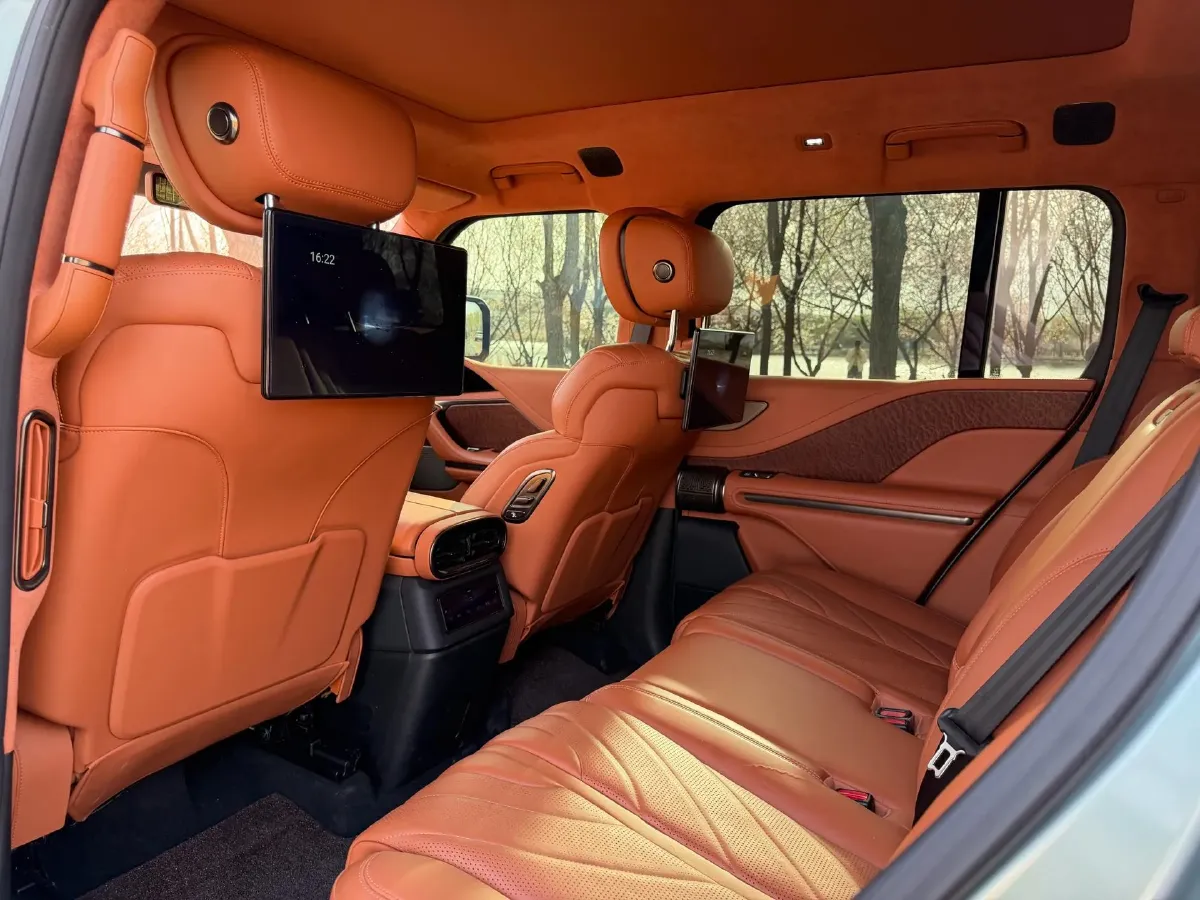 2023 YangWang U8 2.0T 272HP L4 REEV 49.05KWH,autocango,china used car exporter,china ev exporter,chinese used car exporter,chinese used ev exporter