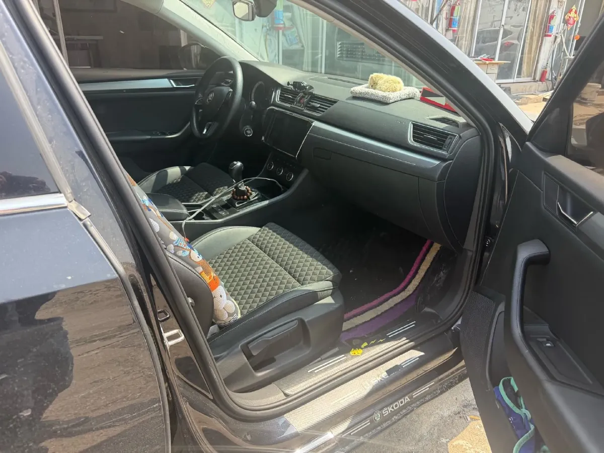 2018 Skoda Superb 1.8T 180HP L4 7DCT,autocango,china used car exporter,china ev exporter,chinese used car exporter,chinese used ev exporter