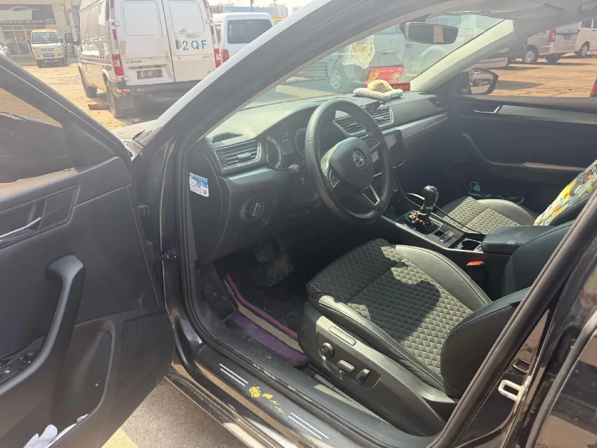 2018 Skoda Superb 1.8T 180HP L4 7DCT,autocango,china used car exporter,china ev exporter,chinese used car exporter,chinese used ev exporter