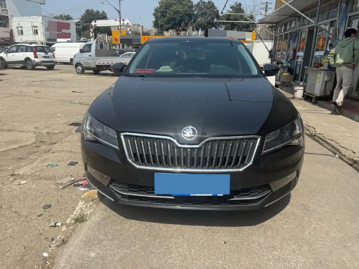 2018 Skoda Superb 1.8T 180HP L4 7DCT,autocango,china used car exporter,china ev exporter,chinese used car exporter,chinese used ev exporter