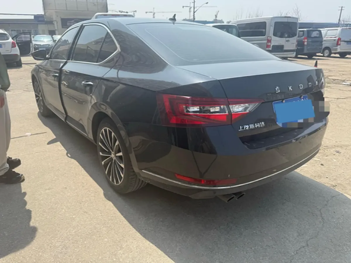 2018 Skoda Superb 1.8T 180HP L4 7DCT,autocango,china used car exporter,china ev exporter,chinese used car exporter,chinese used ev exporter
