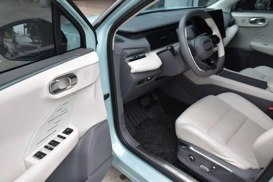 2023 LYNK&CO 06 EM-P 1.5L 120HP L4 3DHT PHEV 19.09KWH,autocango,china used car exporter,china ev exporter,chinese used car exporter,chinese used ev exporter