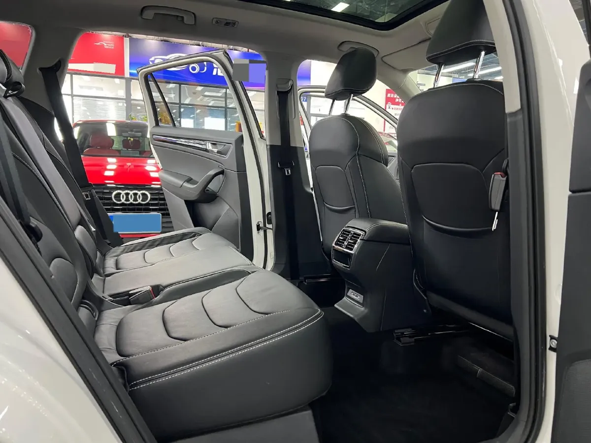 2017 Skoda Kodiak 1.8T 180HP L4 7DCT,autocango,china used car exporter,china ev exporter,chinese used car exporter,chinese used ev exporter