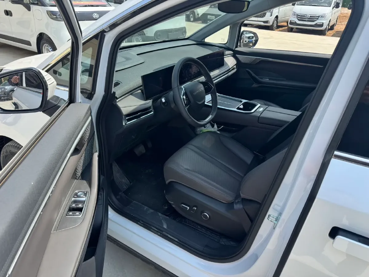 2023 MAXUS Interstellar 2.0T 218HP L4 8AT,autocango,china used car exporter,china ev exporter,chinese used car exporter,chinese used ev exporter