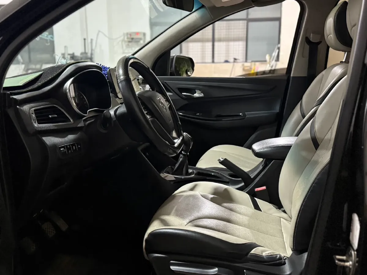 2017 BaoJun 730 1.5T 150HP L4 6MT,autocango,china used car exporter,china ev exporter,chinese used car exporter,chinese used ev exporter