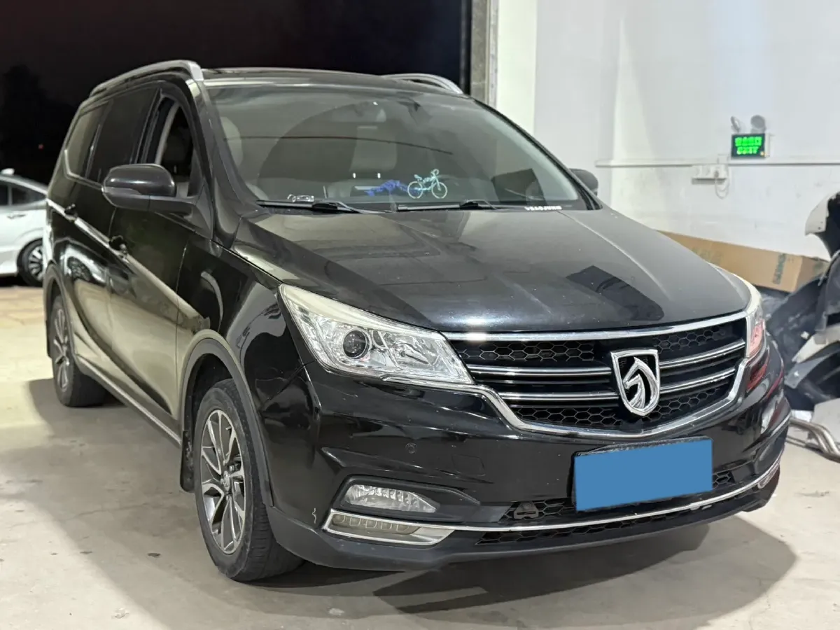 2017 BaoJun 730 1.5T 150HP L4 6MT,autocango,china used car exporter,china ev exporter,chinese used car exporter,chinese used ev exporter