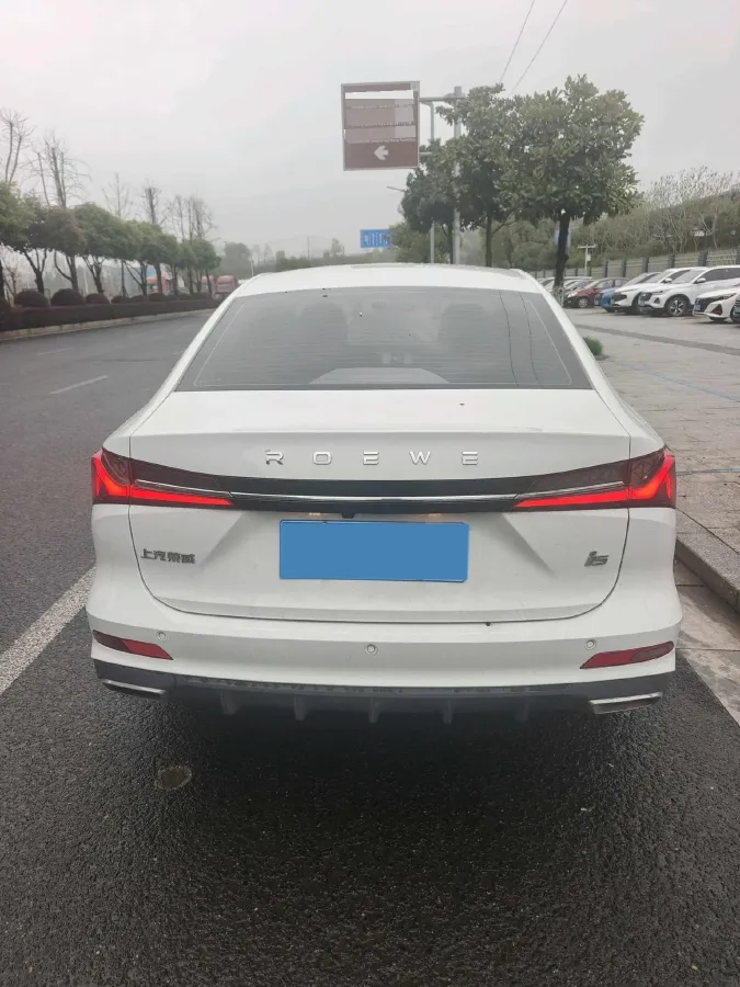2023 Roewe i5 1.5L 129HP L4 CVT,autocango,china used car exporter,china ev exporter,chinese used car exporter,chinese used ev exporter