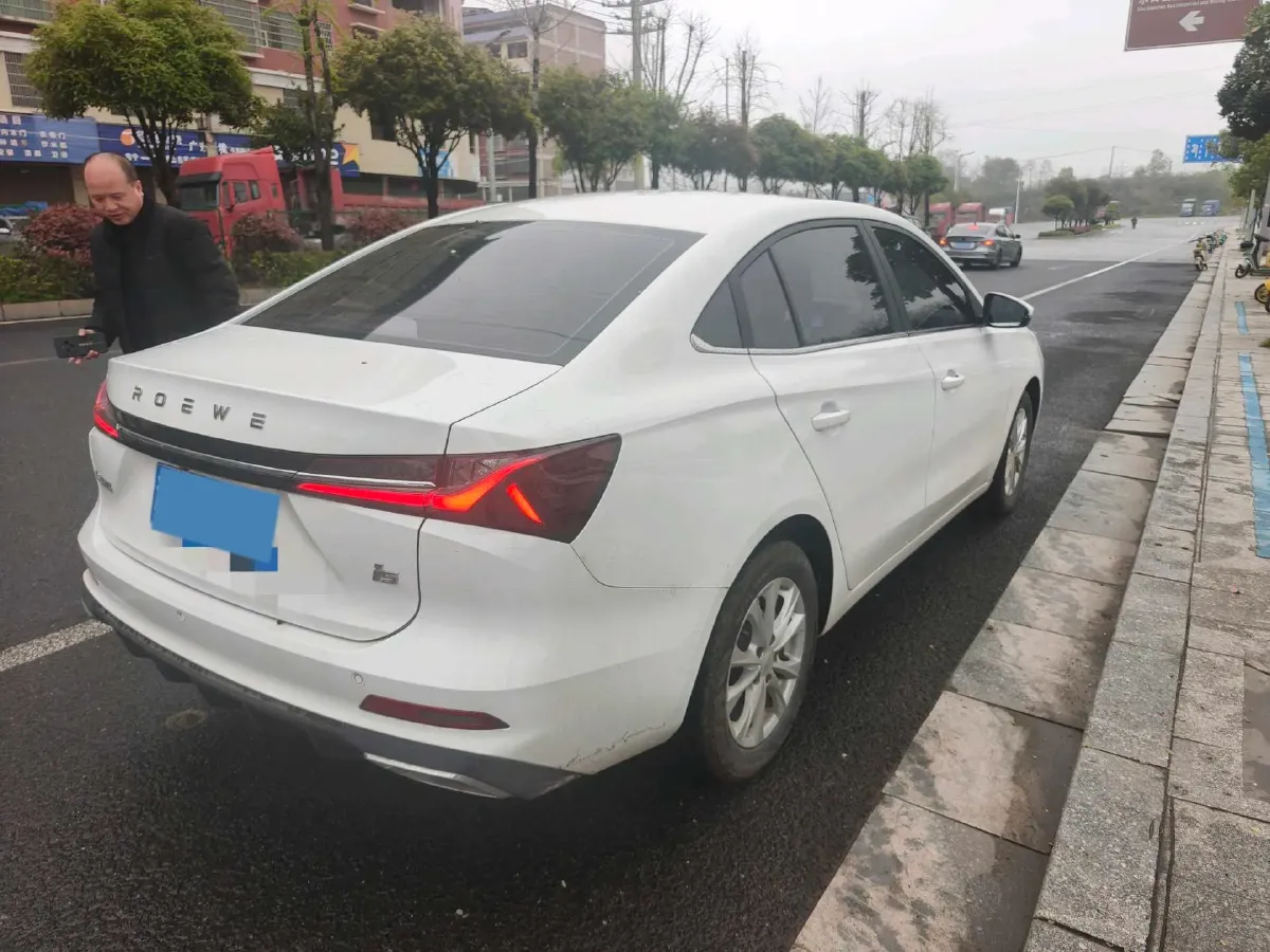 2023 Roewe i5 1.5L 129HP L4 CVT,autocango,china used car exporter,china ev exporter,chinese used car exporter,chinese used ev exporter