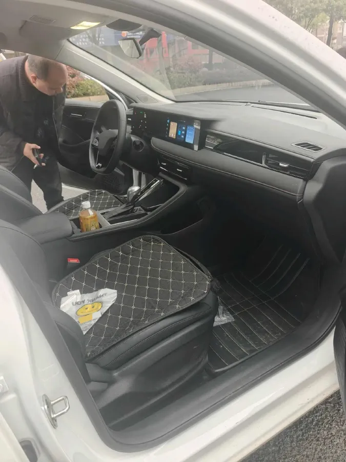 2023 Roewe i5 1.5L 129HP L4 CVT,autocango,china used car exporter,china ev exporter,chinese used car exporter,chinese used ev exporter