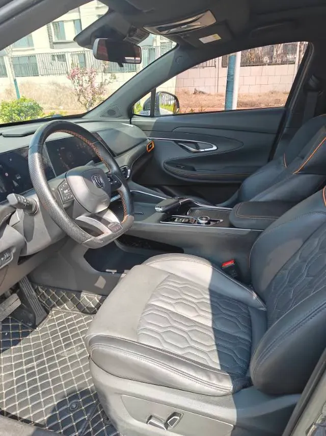 2022 ChangAn UNI-T 1.5T 188HP L4 7DCT,autocango,china used car exporter,china ev exporter,chinese used car exporter,chinese used ev exporter