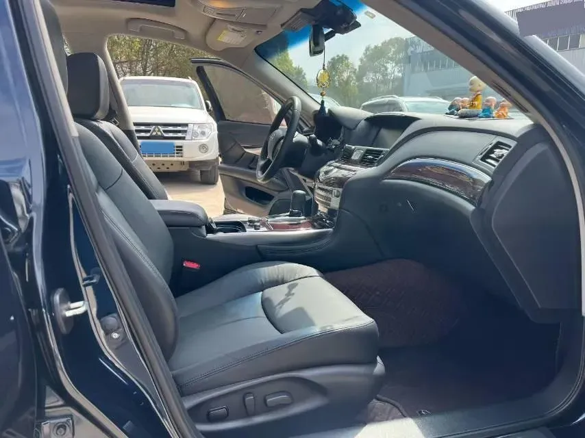 2019 Infiniti Q70 2.0T 211HP L4 7AT,autocango,china used car exporter,china ev exporter,chinese used car exporter,chinese used ev exporter