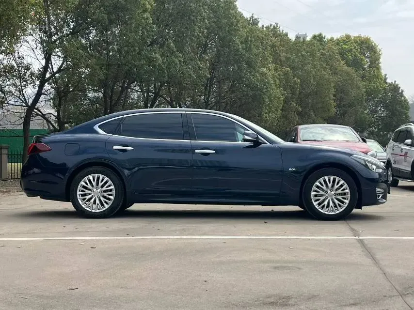2019 Infiniti Q70 2.0T 211HP L4 7AT,autocango,china used car exporter,china ev exporter,chinese used car exporter,chinese used ev exporter