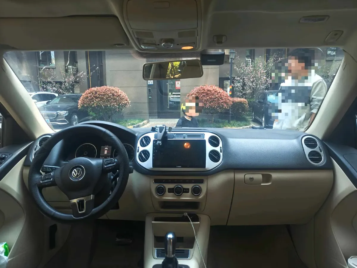 2013 Volkswagen Tiguan 2.0T 200HP L4 6AT,autocango,china used car exporter,china ev exporter,chinese used car exporter,chinese used ev exporter
