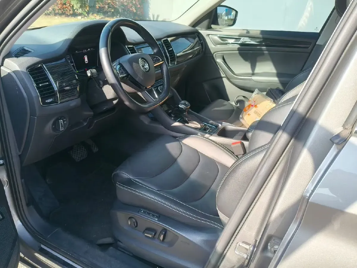 2020 Skoda Kodiak 2.0T 186HP L4 7DCT,autocango,china used car exporter,china ev exporter,chinese used car exporter,chinese used ev exporter