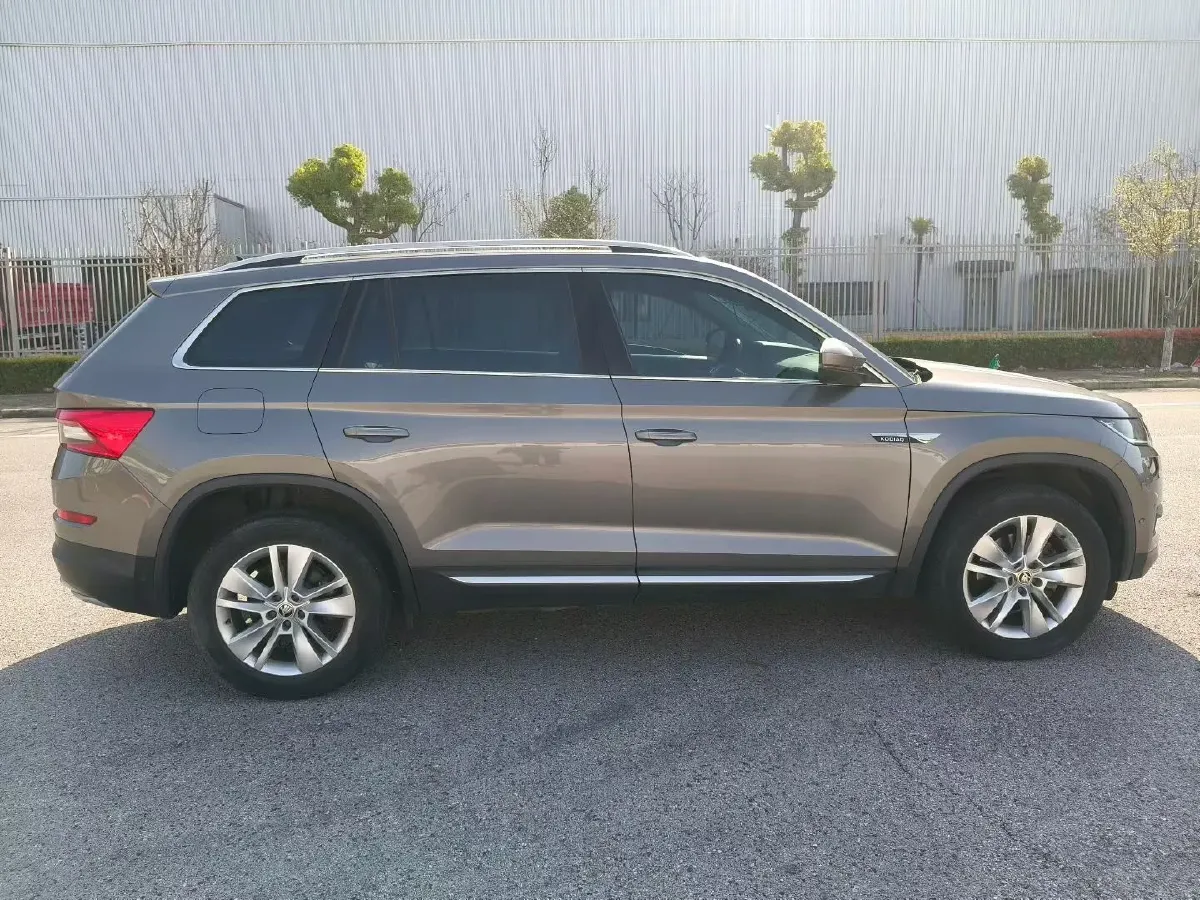 2020 Skoda Kodiak 2.0T 186HP L4 7DCT,autocango,china used car exporter,china ev exporter,chinese used car exporter,chinese used ev exporter