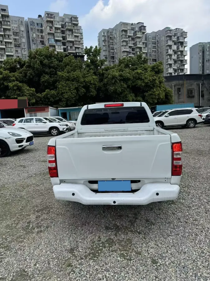 2020 Isuzu RE-MAX Jim 2.4T 211HP L4 5MT,autocango,china used car exporter,china ev exporter,chinese used car exporter,chinese used ev exporter