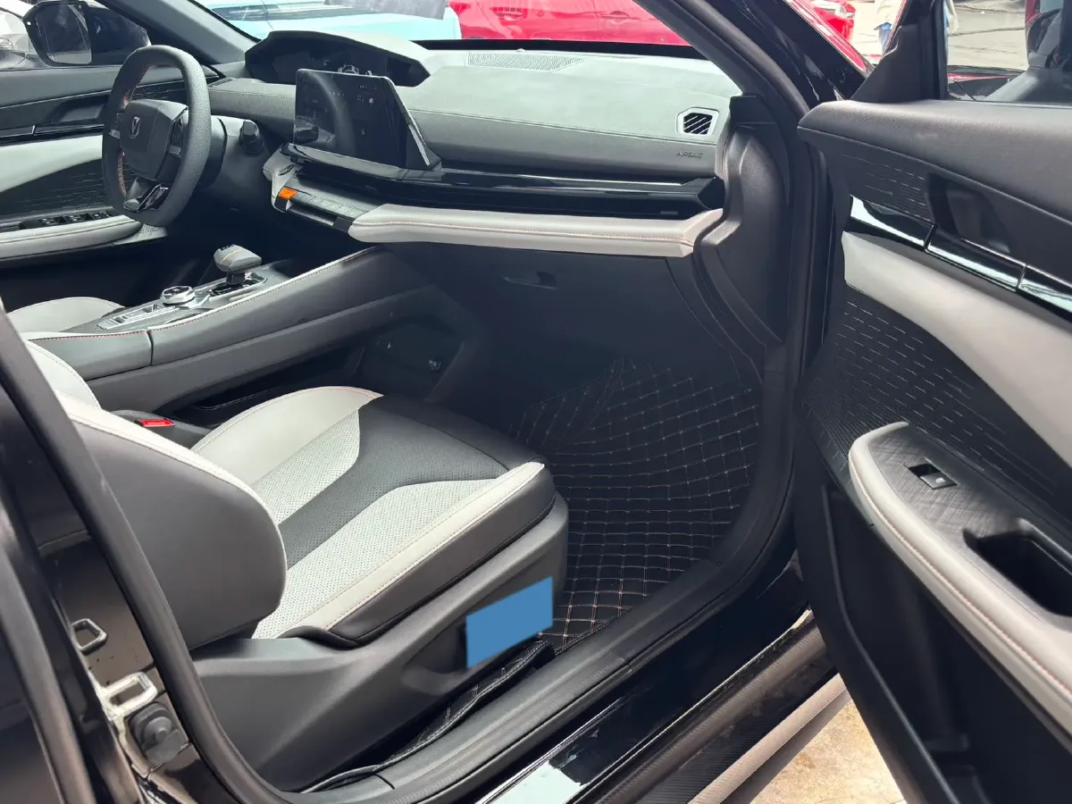 2024 ChangAn UNI-V iDD 1.5L 110HP L4 E-CVT PHEV 18.99KWH,autocango,china used car exporter,china ev exporter,chinese used car exporter,chinese used ev exporter