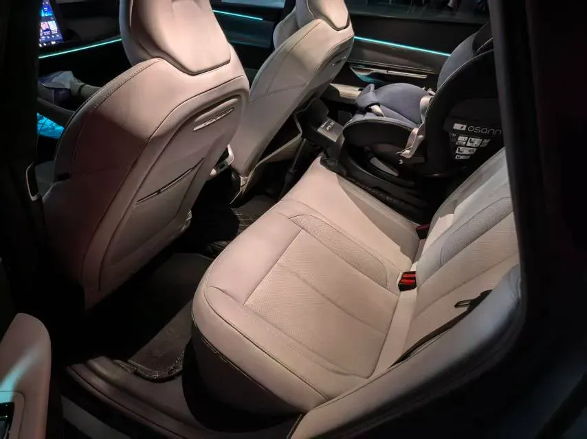 2023 Xpeng P7 BEV 86.2KWH,autocango,china used car exporter,china ev exporter,chinese used car exporter,chinese used ev exporter