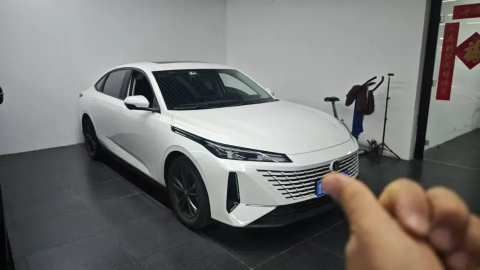 2023 ChangAn Oshan Z6 1.5T 188HP L4 7DCT,autocango,china used car exporter,china ev exporter,chinese used car exporter,chinese used ev exporter