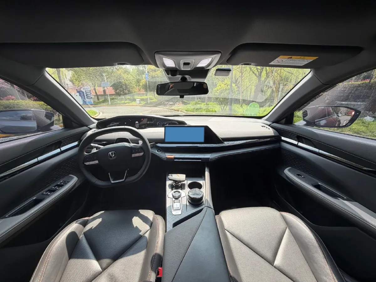 2022 ChangAn UNI-V 1.5T 188HP L4 7DCT,autocango,china used car exporter,china ev exporter,chinese used car exporter,chinese used ev exporter