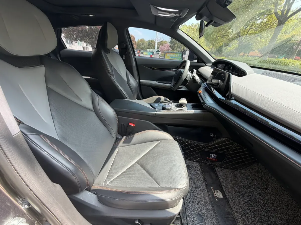 2022 ChangAn UNI-V 1.5T 188HP L4 7DCT,autocango,china used car exporter,china ev exporter,chinese used car exporter,chinese used ev exporter