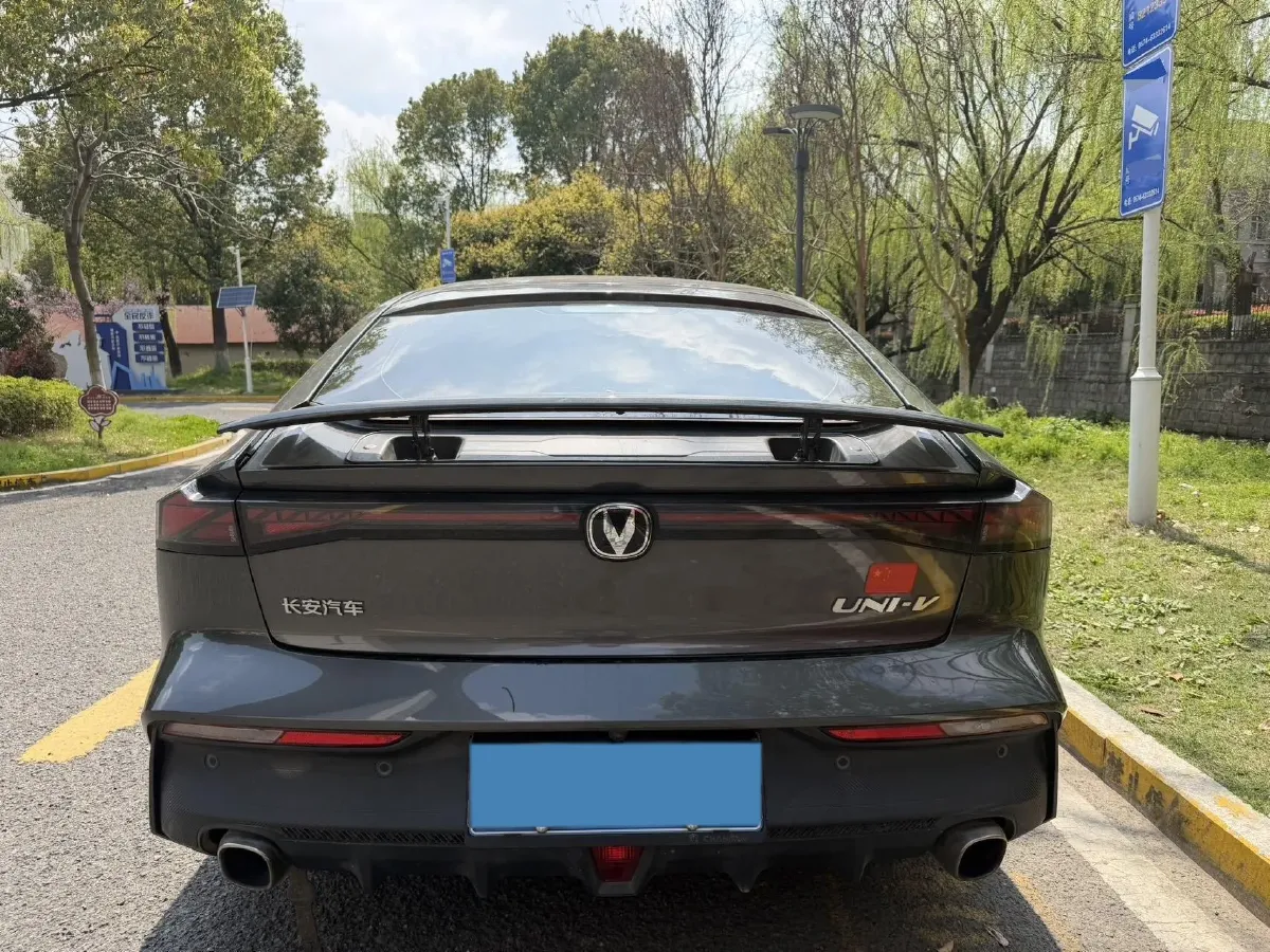 2022 ChangAn UNI-V 1.5T 188HP L4 7DCT,autocango,china used car exporter,china ev exporter,chinese used car exporter,chinese used ev exporter