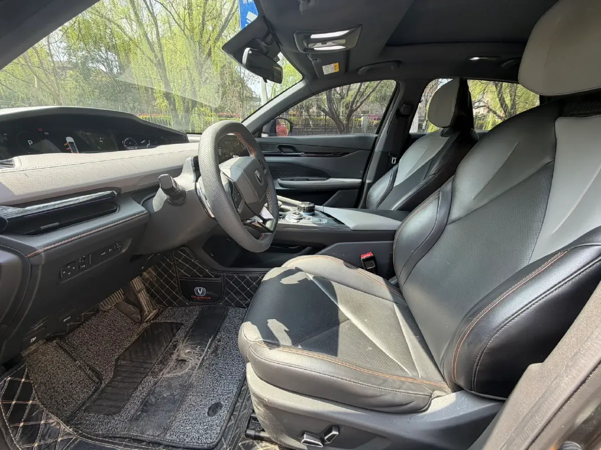 2022 ChangAn UNI-V 1.5T 188HP L4 7DCT,autocango,china used car exporter,china ev exporter,chinese used car exporter,chinese used ev exporter