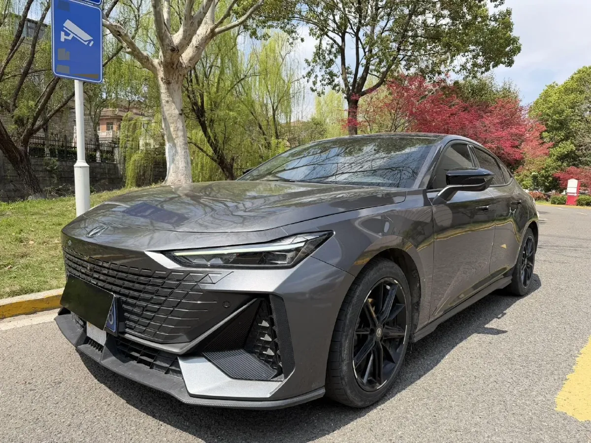 2022 ChangAn UNI-V 1.5T 188HP L4 7DCT,autocango,china used car exporter,china ev exporter,chinese used car exporter,chinese used ev exporter